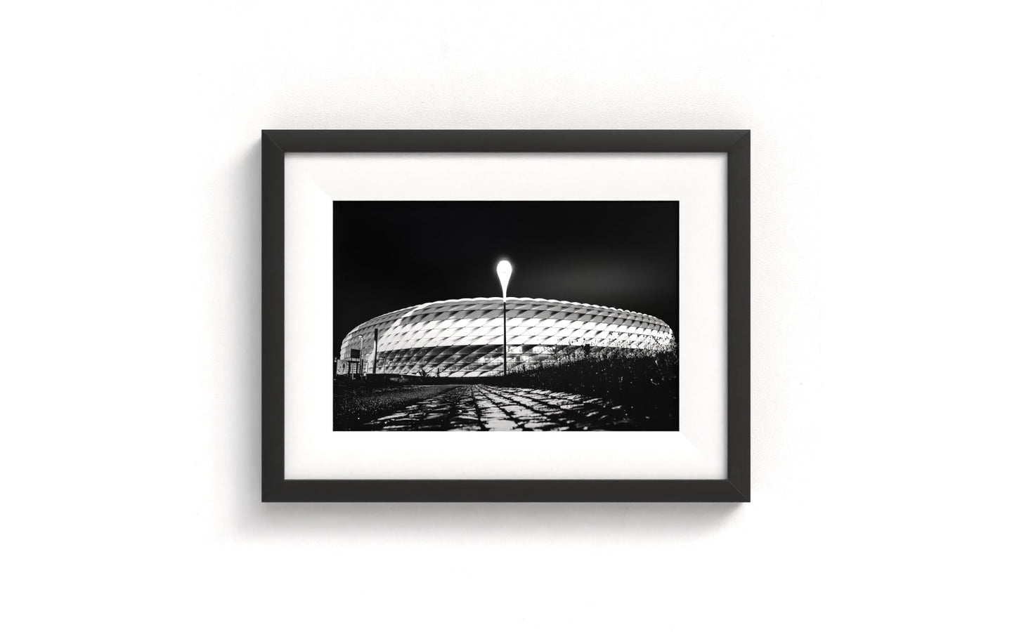 Sportfoto 'Allianz Arena kleurt rood, wit, blauw' ingelijst - afbeelding 6